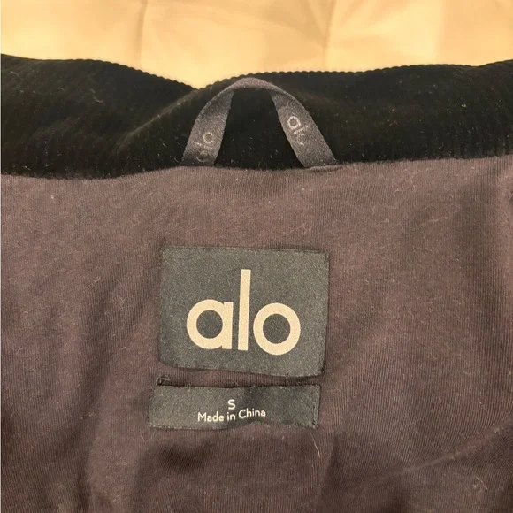ALO Yoga Black Corduroy Puffer Jacket - Picture 3 of 3